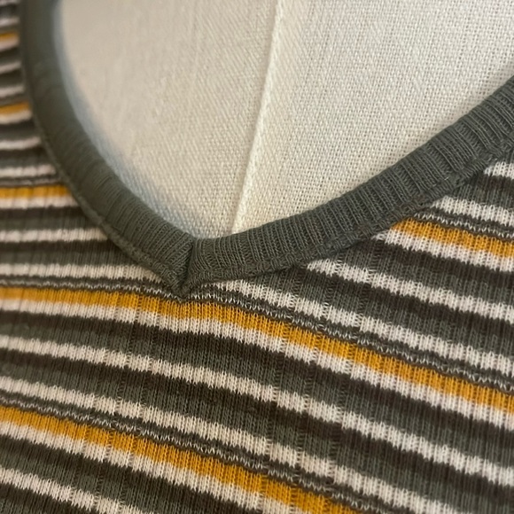 Vintage Basic Editions Tee - Picture 8 of 13